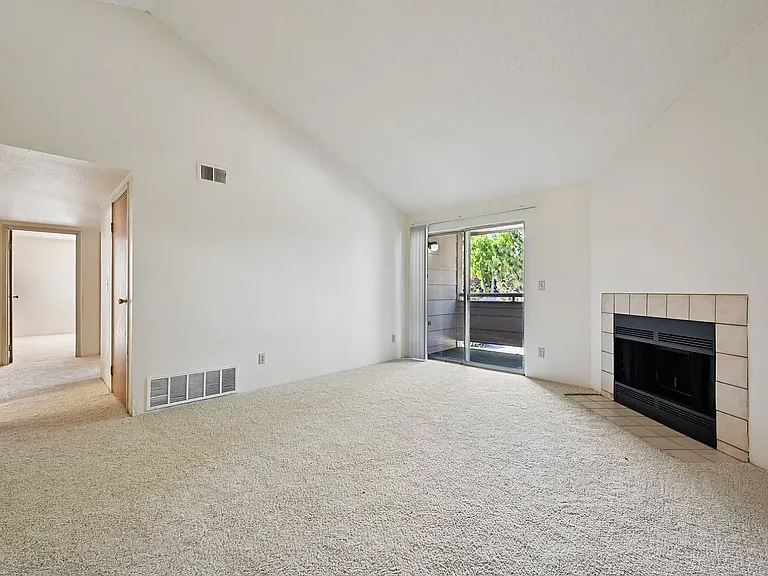 Hunter's Run Apartments — Photo 54