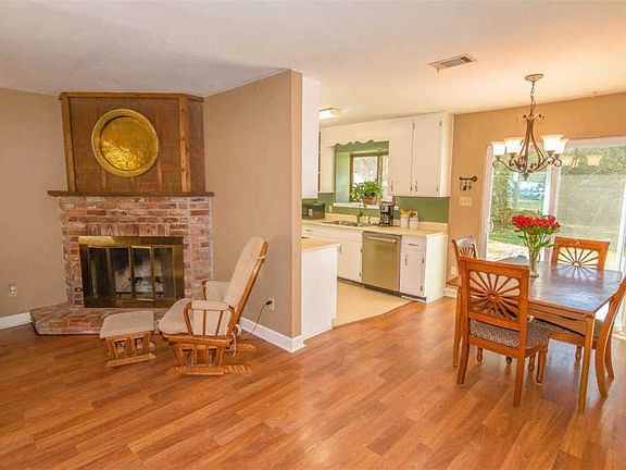 3rd image of 2659 Baldwin Dr S