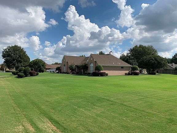 4th image of 266 Rivertrace Dr