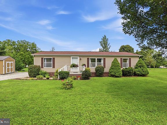 2nd image of 13 Crest Hill Ln