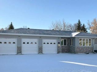 410 3rd St SE, Rugby, ND 58368