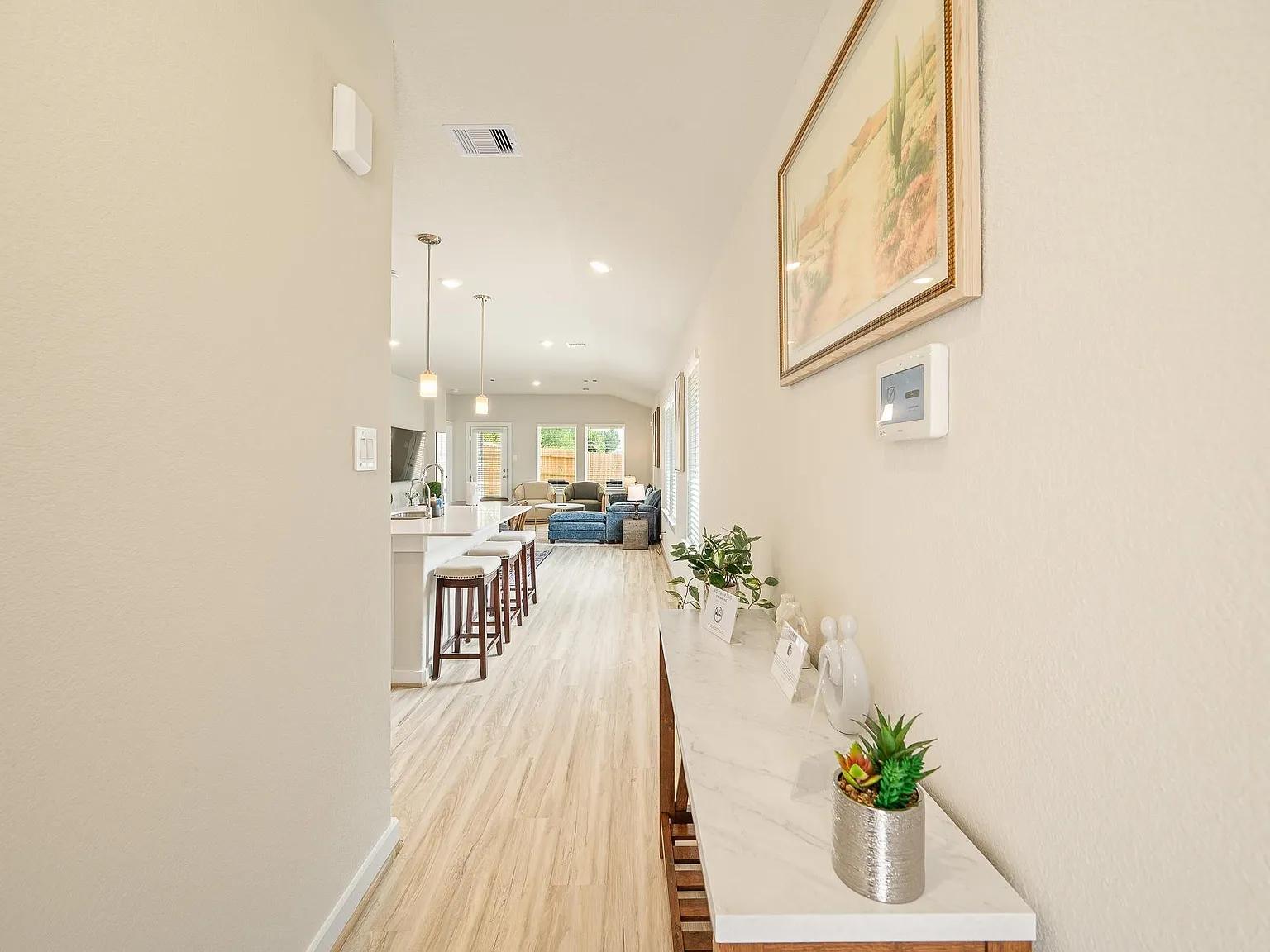 4 bed, 2.0 bath, 1565 sqft, $1,975 — Photo 4