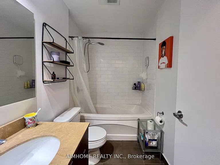 33 Lombard St #2505 — Photo 6