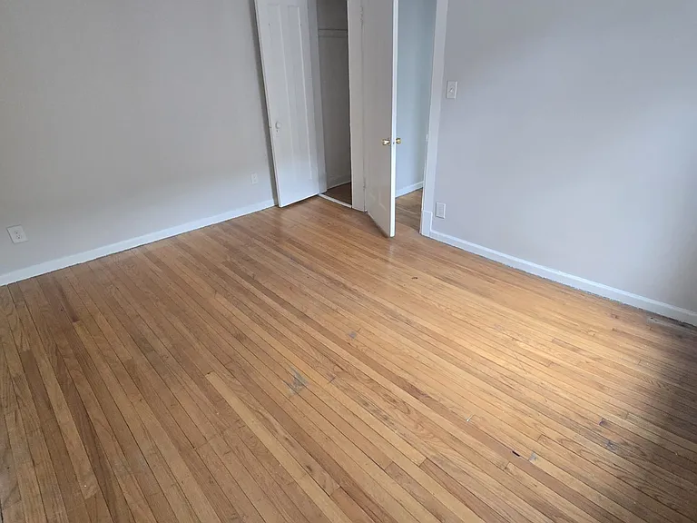2206 S Marshall Blvd #3A — Photo 5