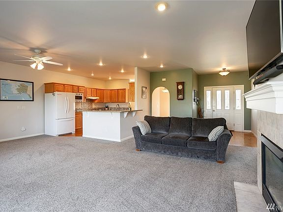 5th image of 784 Sunrise Dr