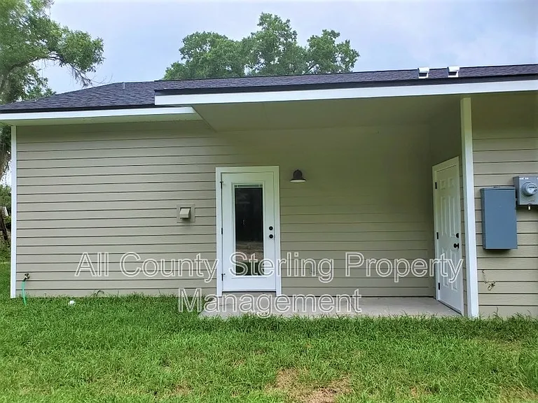 161 SW Yulan St #100 — Photo 16