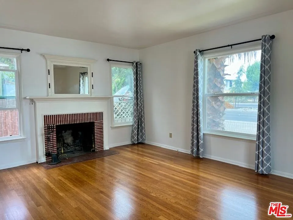 3 bed, 1.0 bath, 1384 sqft, $4,700 — Photo 4