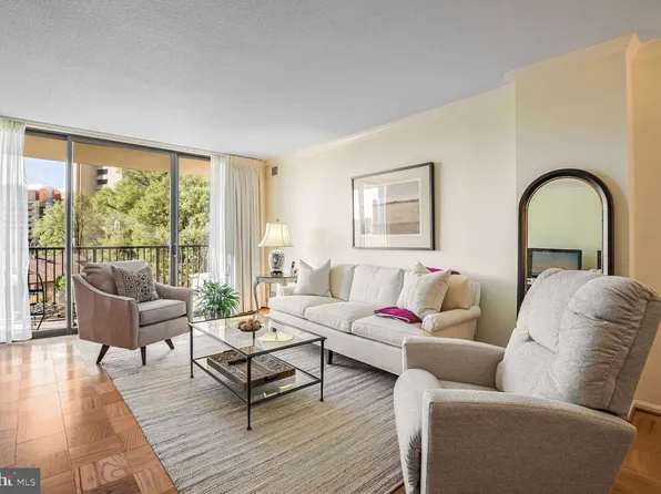 118 Monroe St APT 504, Rockville, MD 20850