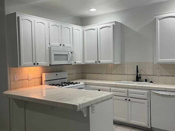 5th image of 242 Kennedy St APT 15