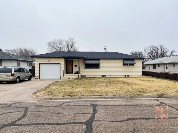 2004 Pinecrest Ave, Garden City, KS 67846