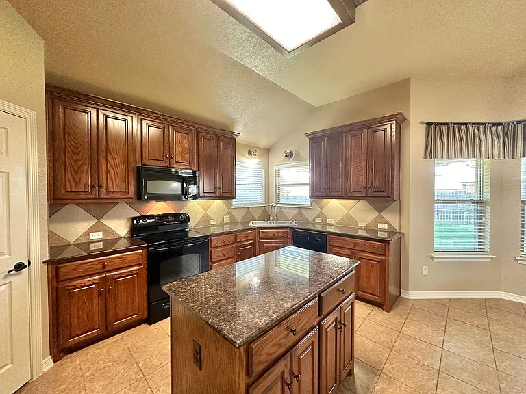 3107 Sarita Cv — Photo 12