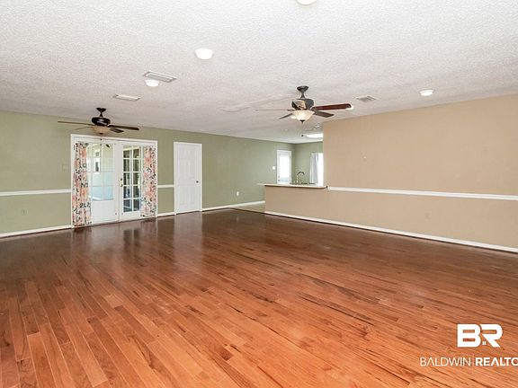 3rd image of 104 Terry St
