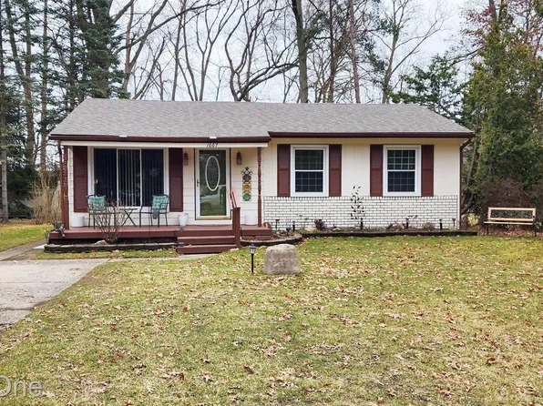1667 Birchton St, Commerce Township, MI 48382