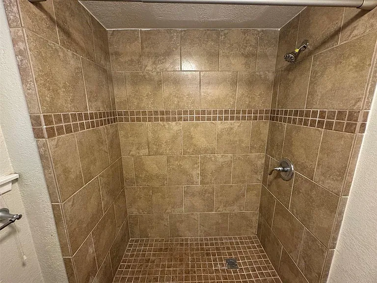 2721 Hurstview Dr #D — Photo 8