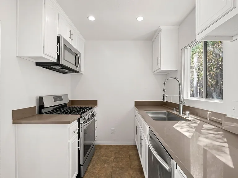 5433 Abbott Pl #12 — Photo 1