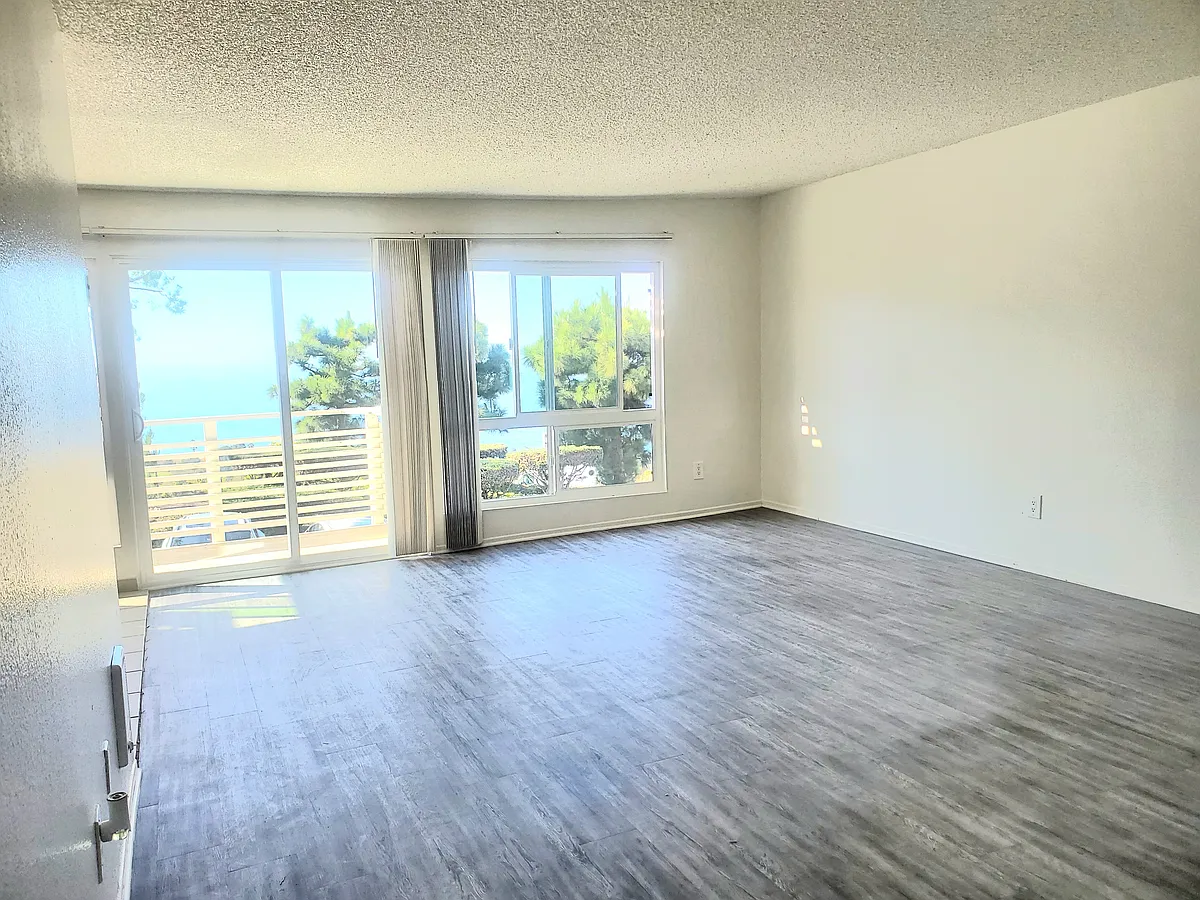 Building Photo - 6706 Los Verdes Dr #10