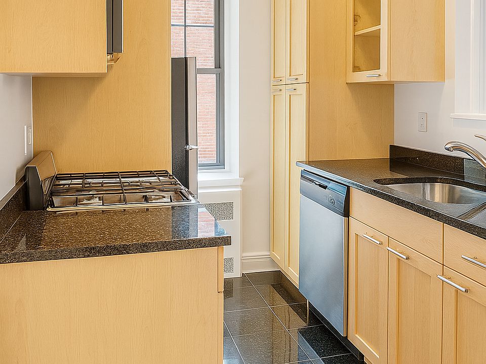 2nd image of 95 Christopher St APT 1A