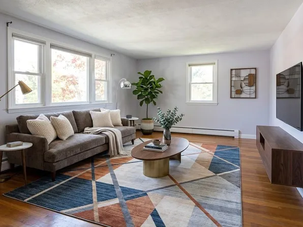 4 Hawthorne St, Watertown, MA 02472
