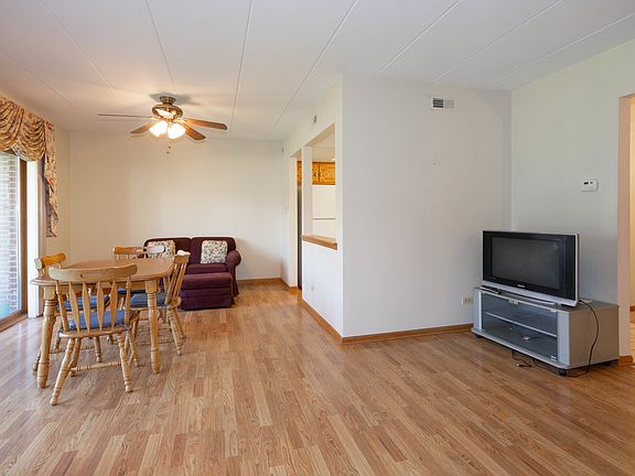 4th image of 15721 Old Orchard Ct Unit 1S