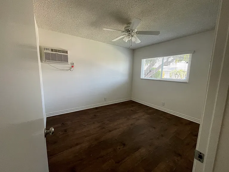 10715 La Reina Ave #A — Photo 11