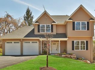 12 W Lewis Ave, Pearl River, NY 10965