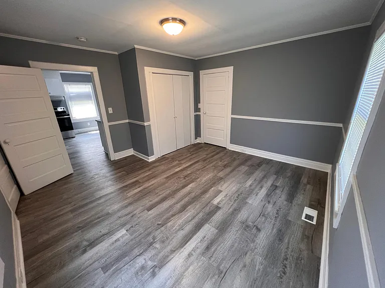 106 Lester Ave — Photo 5