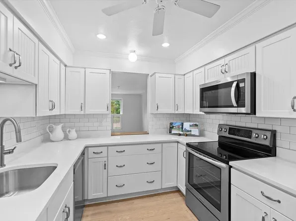 3512 Main Street APT 3, Barnstable, MA 02630