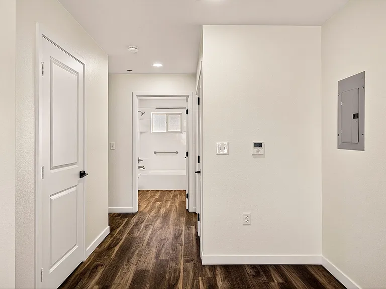 Villa Monterey Apartments — Photo 52