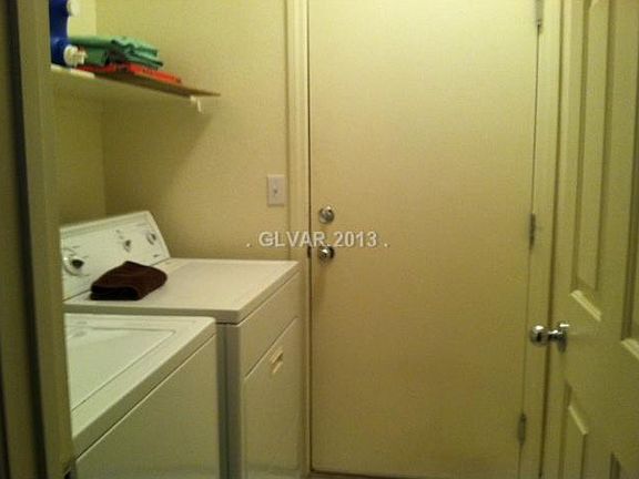5th image of 1056 Crescent Falls St