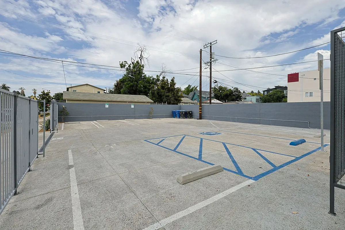 Building Photo - 1189 W 37th Pl