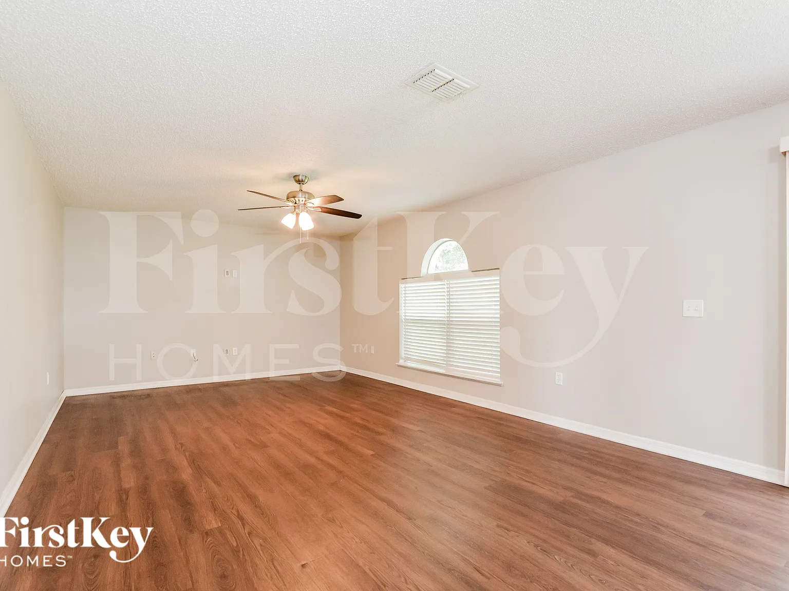 4 bed, 2.5 bath, 2868 sqft, $2,690 — Photo 2