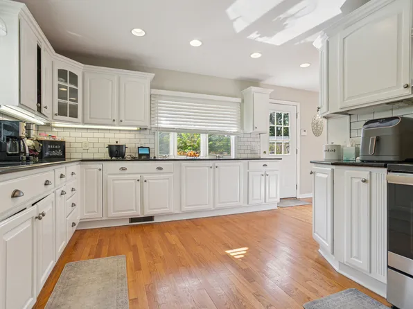 18 Ridge Acres Road, Branford, CT 06405