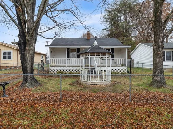 2407 Robbins St, High Point, NC 27263