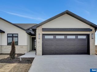 9209 Marbella Dr, Lincoln, NE 68520
