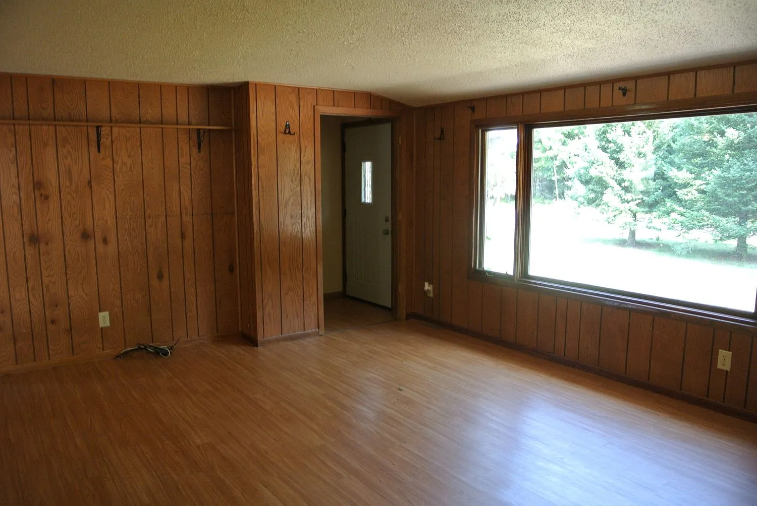 4 bed, 2200 sqft, $1,800 — Photo 4