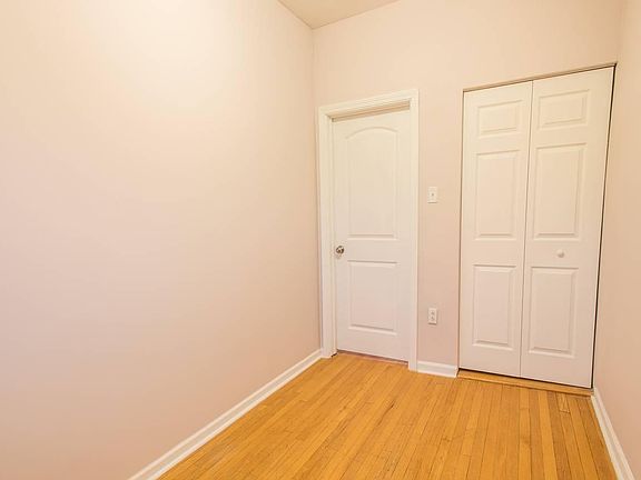 5th image of 6322 N Lakewood Ave
