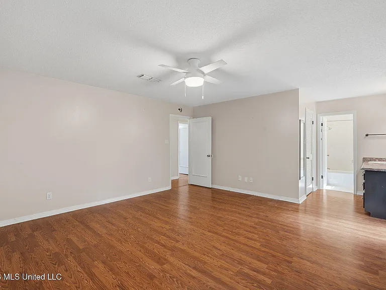122 Booth Cir — Photo 5