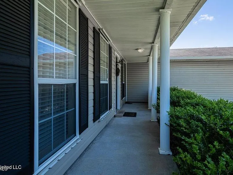 16222 Saddle Dr — Photo 3