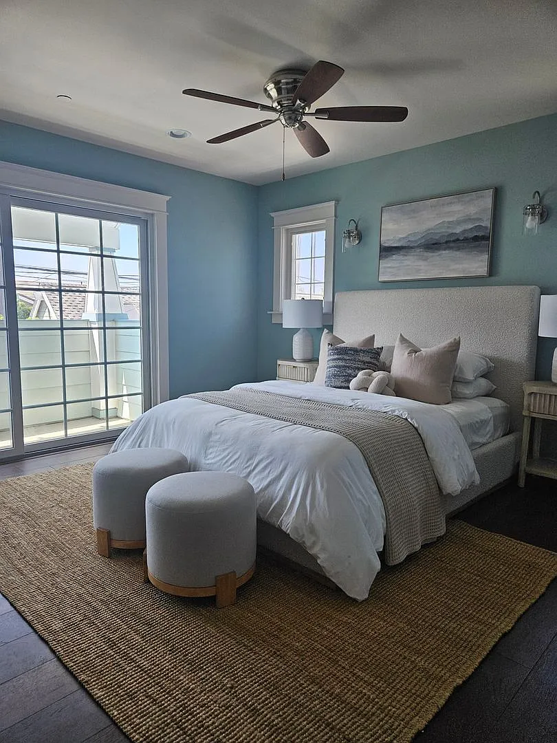 3 Bedroom Plus Home with Roof Top Deck — Photo 2