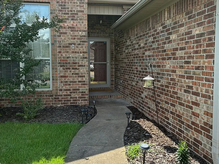 2217 Daniel Dr — Photo 2