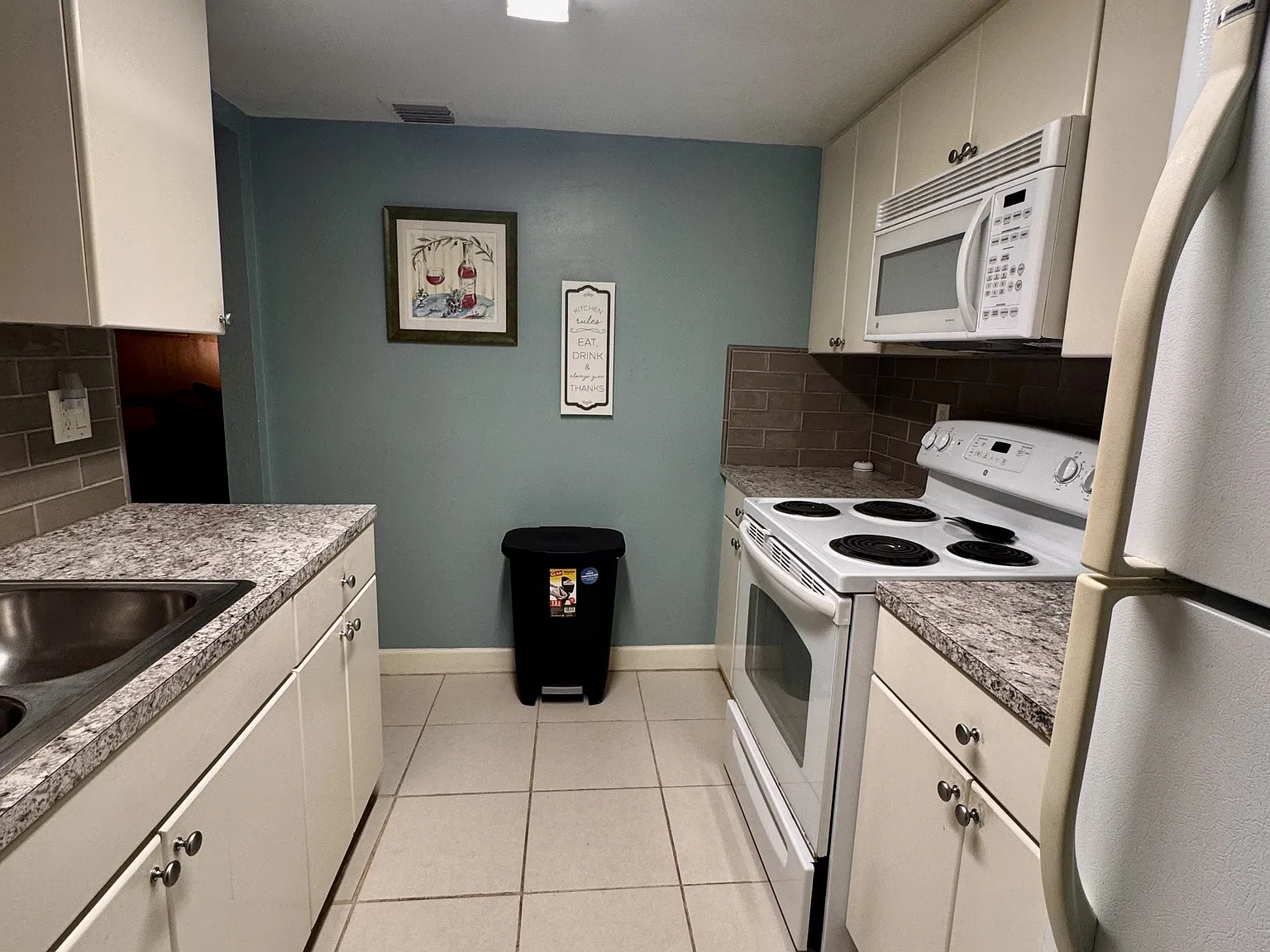 12658 Kenwood Ln — Photo 3