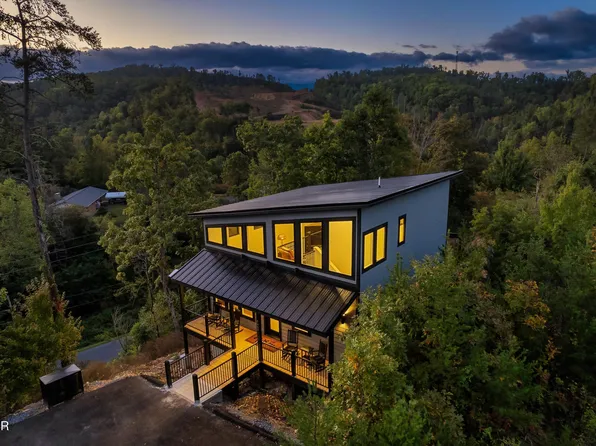 1665 Paulas Huskey Cir, Sevierville, TN 37876