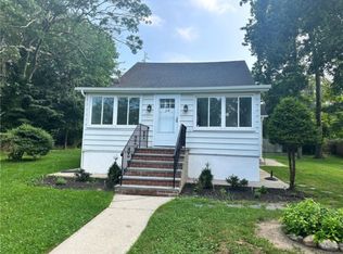 28 Triton Rd, Rocky Point, NY 11778