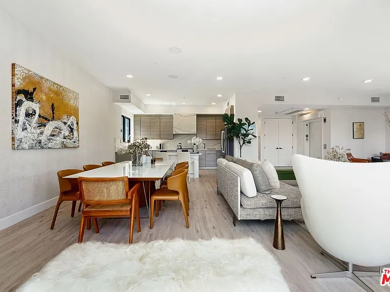 137 N Doheny Dr #3 — Photo 20