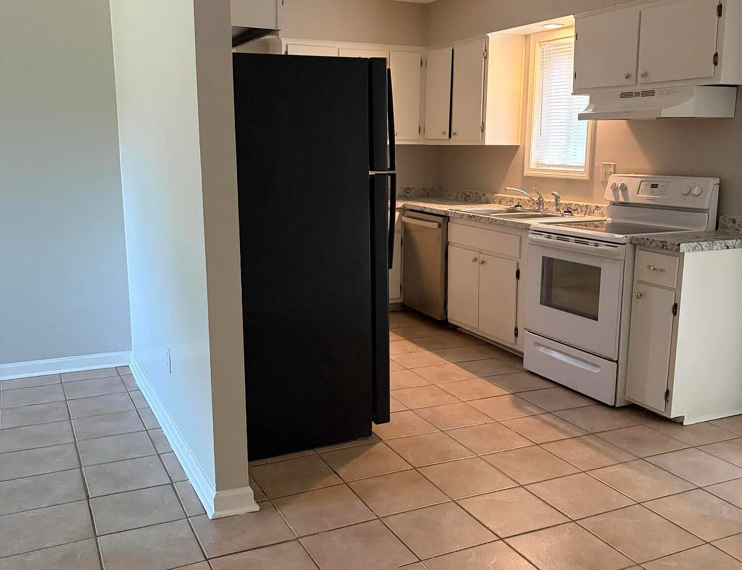 4 bed, 1.5 bath, 1231 sqft, $1,450 — Photo 3