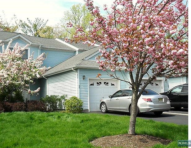 1st image of 50 Foxwood Sq N #50