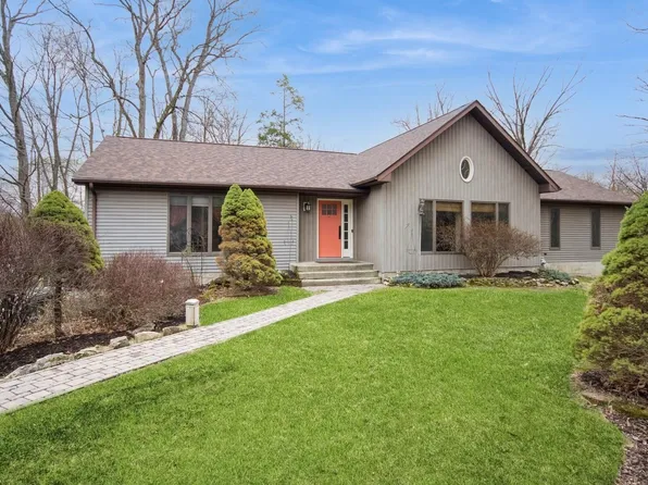 12 Red Oak Lane, Fishkill, NY 12524