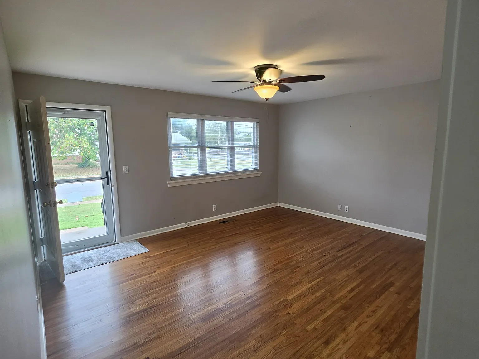 3 bed, 1.5 bath, 1075 sqft, $1,495 — Photo 4