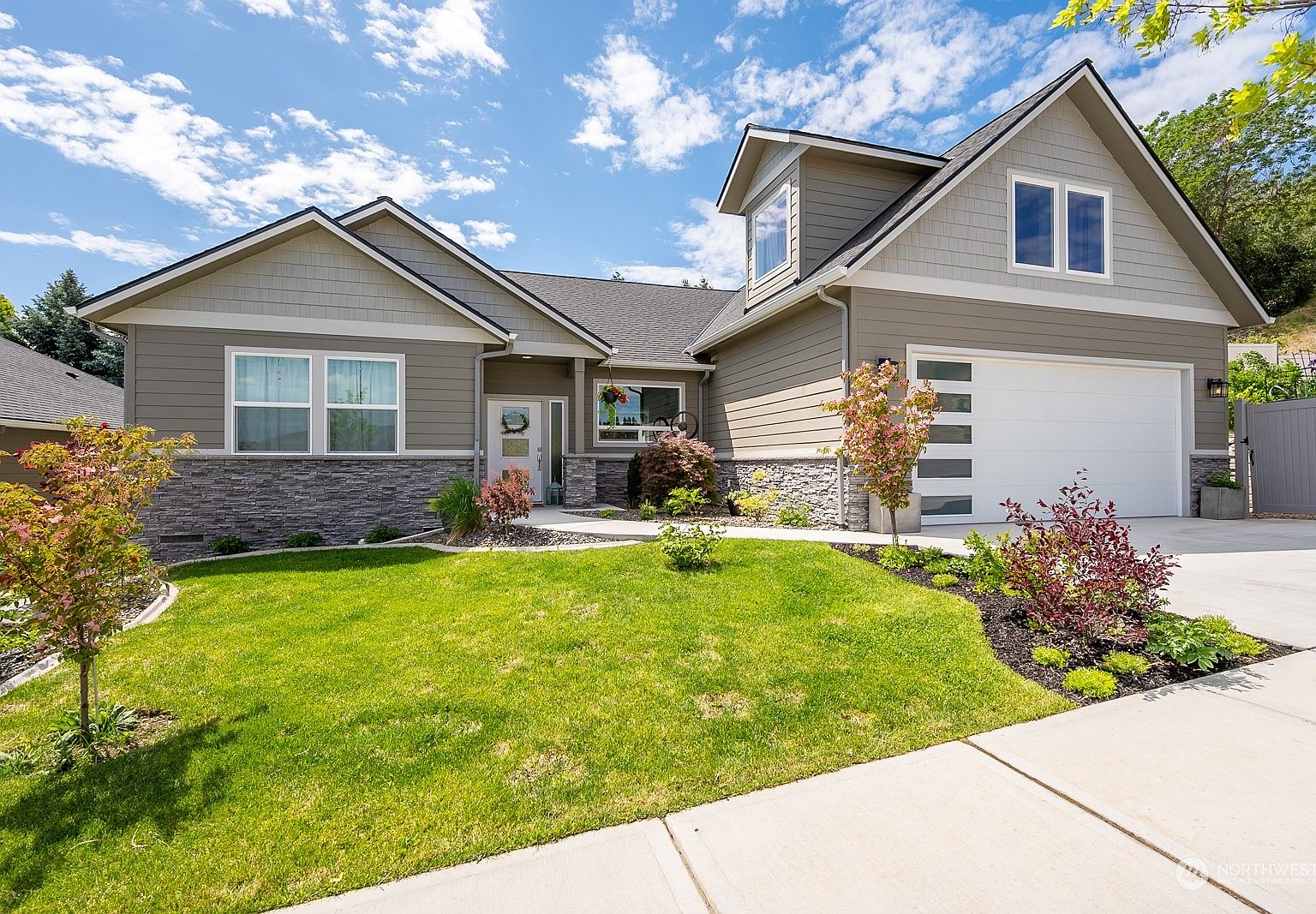 949 Spring Mountain Drive, Wenatchee, WA 98801 Zillow