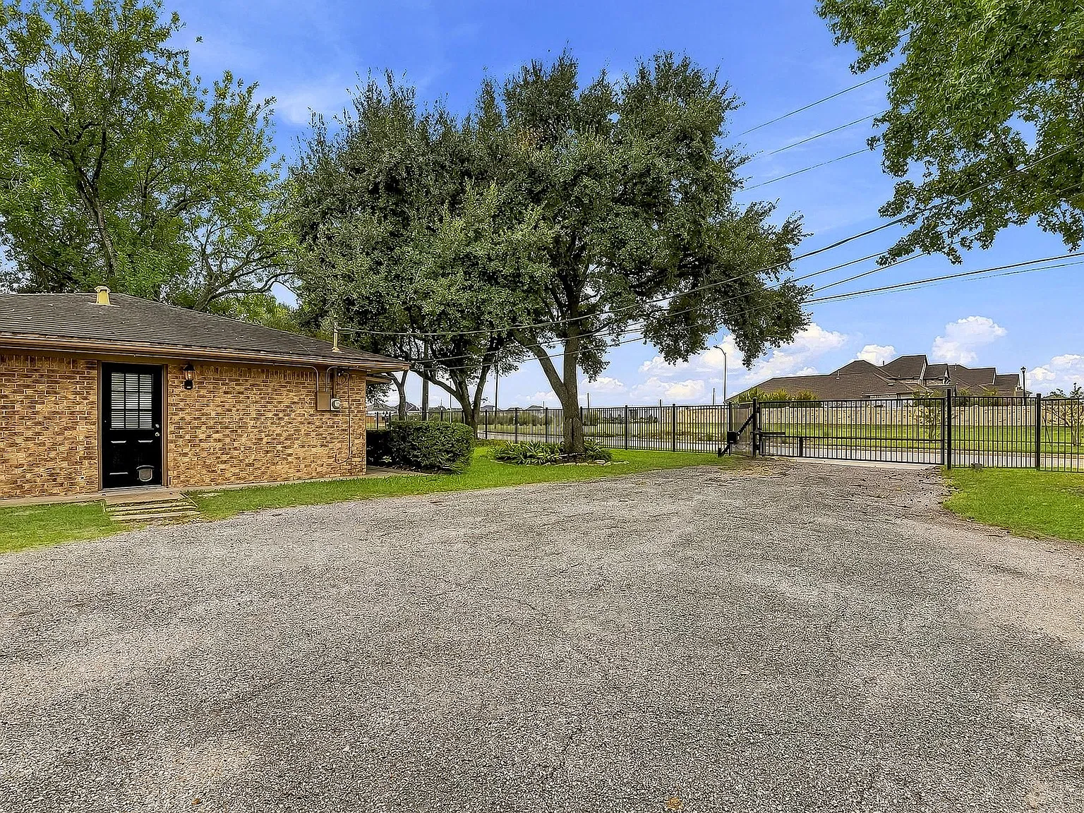 2 bed, 1.0 bath, 1024 sqft, $1,600 — Photo 2